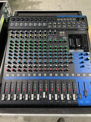 Mesa de Mezcla Yamaha MG16XU