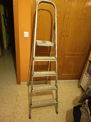 Escalera aluminio 5 peldaños