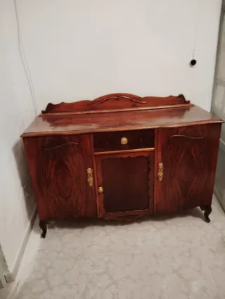 Cómoda antigua de madera
