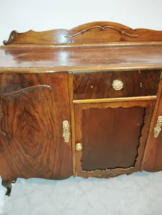 Cómoda antigua de madera