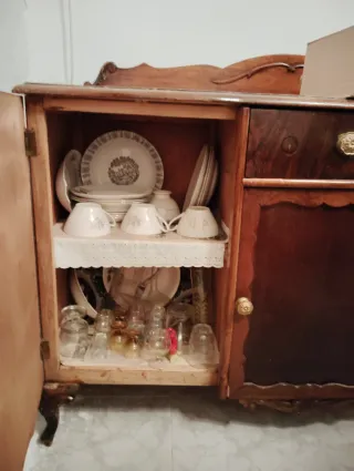 Cómoda antigua de madera