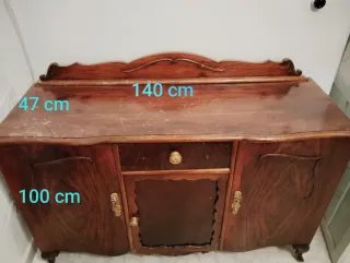 Cómoda antigua de madera