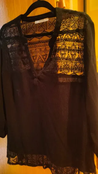 Blusa Negra con Encaje