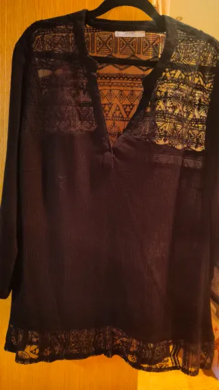 Blusa Negra con Encaje