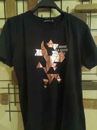 Camiseta Stradivarius Negra
