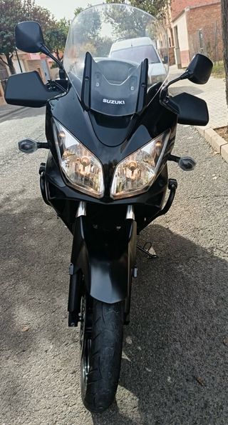 Suzuki V-Strom 650 Negra