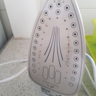 Plancha de Vapor Tristar ST-8300 2000W