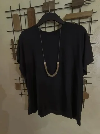 Collar de cuentas beige y marrón