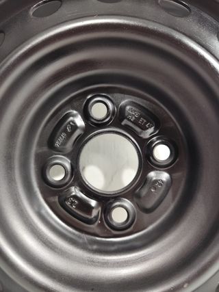 Llanta de Chapa para Toyota Yaris de 15 pulgadas