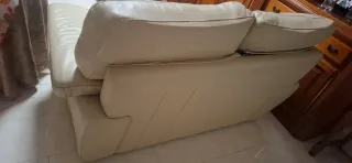 Sofá de piel 2 plazas beige