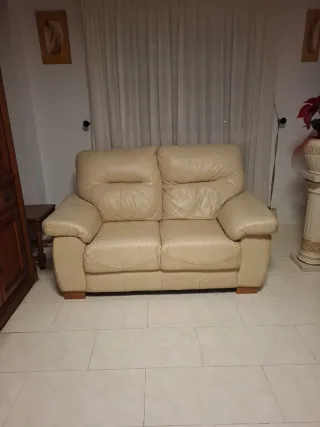 Sofá de piel 2 plazas beige