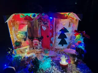 Casetta Elfo Luminosa Decorazione Natalizia