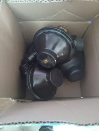 Regolatore di gas nero