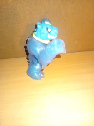 Figura Goo Jit Zu Dinosaurio Azul