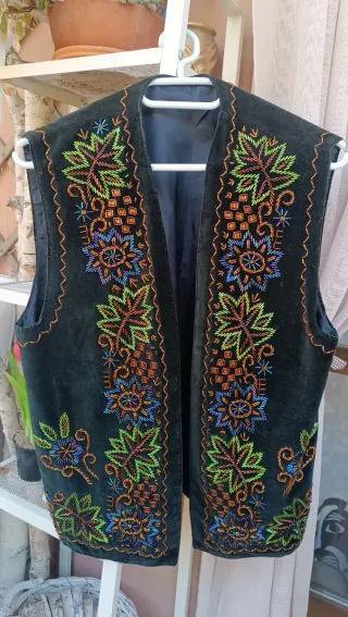 Gilet velluto ricamato a mano