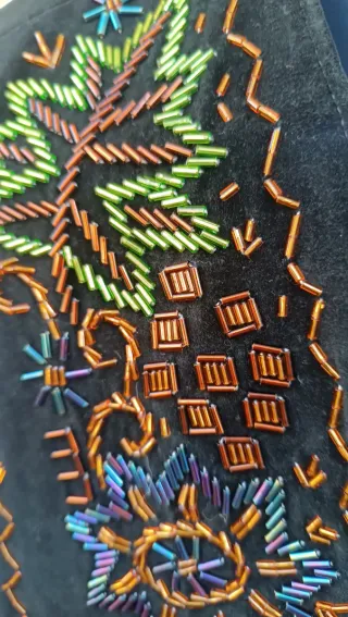 Gilet velluto ricamato a mano