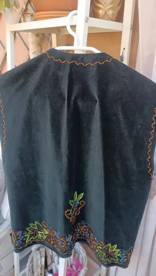 Gilet velluto ricamato a mano