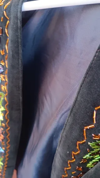 Gilet velluto ricamato a mano