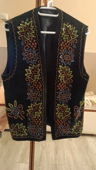 Gilet velluto ricamato a mano