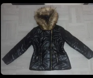 Cazadora negra mujer con capucha