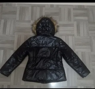 Cazadora negra mujer con capucha