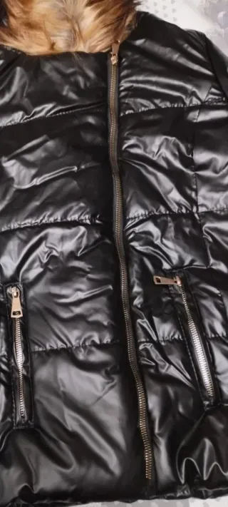 Cazadora negra mujer con capucha