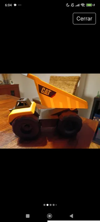 Camión volquete CAT grande