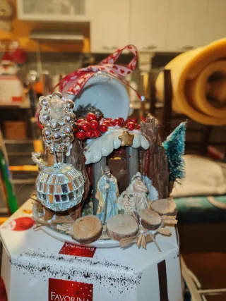 Natività in tazzina decorata