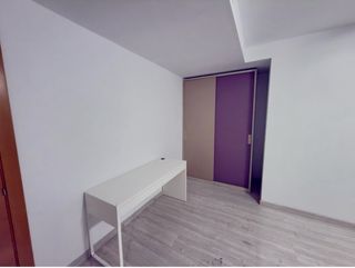 Gran habitación con balcón