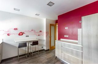 Gran habitación con balcón