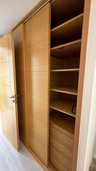 Gran habitación con balcón