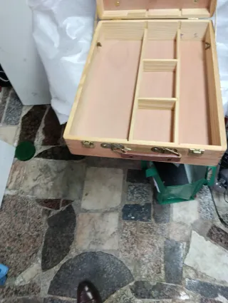 Maletín de pintura con caballete