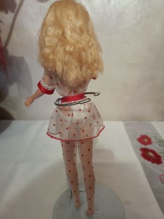 Barbie con vestito floreale