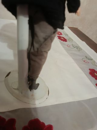 Barbie con giacca rossa e pantaloni cargo