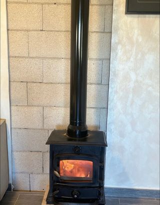 Chimenea de leña metálica