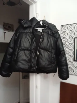 Cazadora negra acolchada