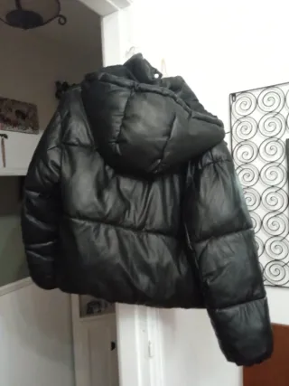 Cazadora negra acolchada