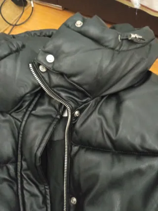 Cazadora negra acolchada