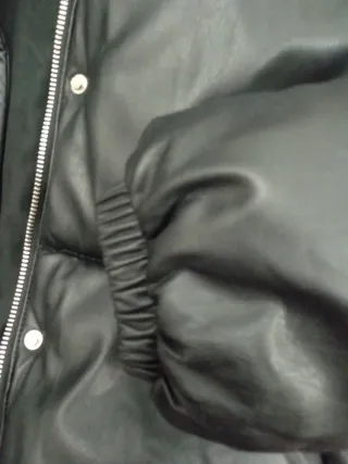 Cazadora negra acolchada