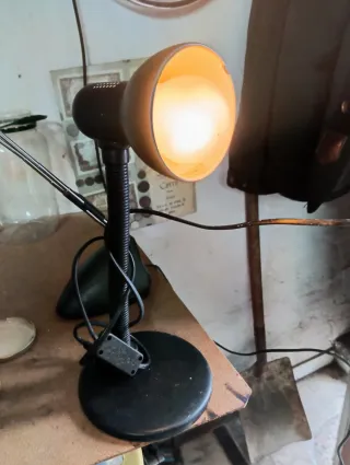 Lámpara de escritorio negra flexible