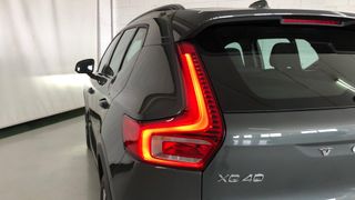 Volvo XC40 B3 (G) PLUS 2.0 163CV MILD HYBRID DARK AUT.