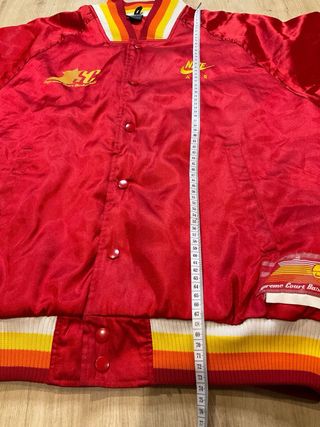 Chaqueta Nike Supreme Court Varsity Roja Bordada