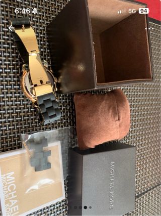 Reloj Michael Kors Negro y Dorado nuevo a estrenar