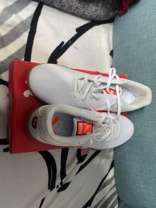 Zapatillas Puma Blancas y Naranjas