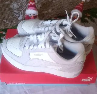 Zapatillas Puma morado y blancas