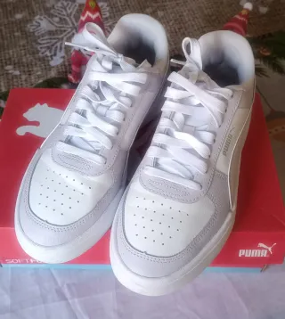 Zapatillas Puma morado y blancas