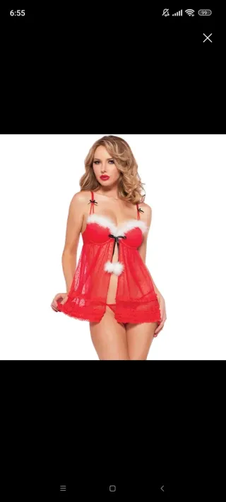 Lencería roja con detalles blancos