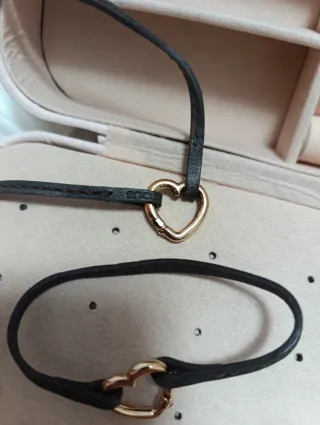 Conjunto Tous Corazón Cuero Negro y Dorado