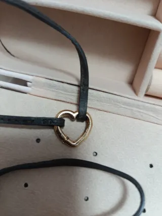 Conjunto Tous Corazón Cuero Negro y Dorado