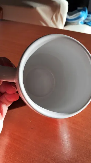 Tazza bianca con stella rossa